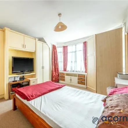 Image 6 - Valley Drive, Kingsbury, London, NW9 9NS, United Kingdom - Duplex for sale