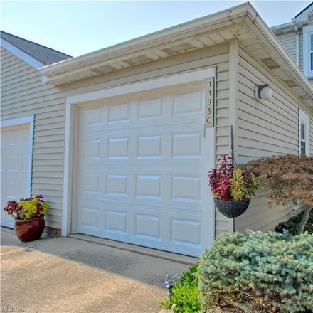 Buy this 2 bed townhouse on 1195 Pinecrest Place in Willoughby, OH 44094