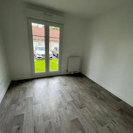 Rent this 3 bed apartment on 41 Rue d'Amiens in 60200 Compiègne, France