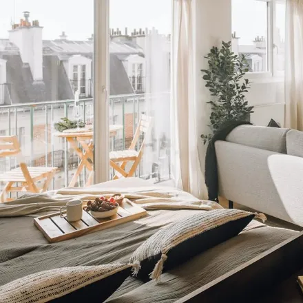 Rent this studio apartment on 6 Rue de Lévis in 75017 Paris, France