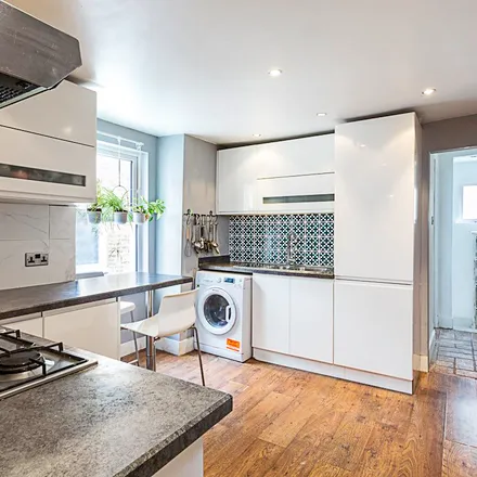 Rent this 2 bed apartment on Brading Road in London, SW2 2AP