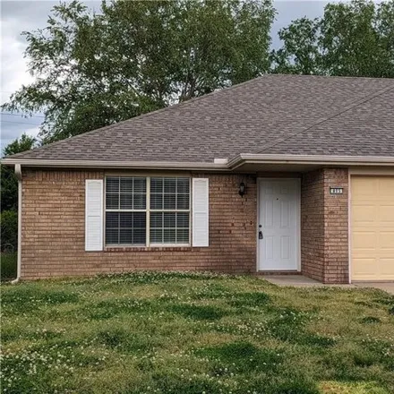 Rent this 2 bed house on 805 East Eastview Drive in Rogers, AR 72758