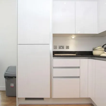 Image 4 - Greenwich Park, Croom's Hill Grove, London, SE10 8HB, United Kingdom - Apartment for rent