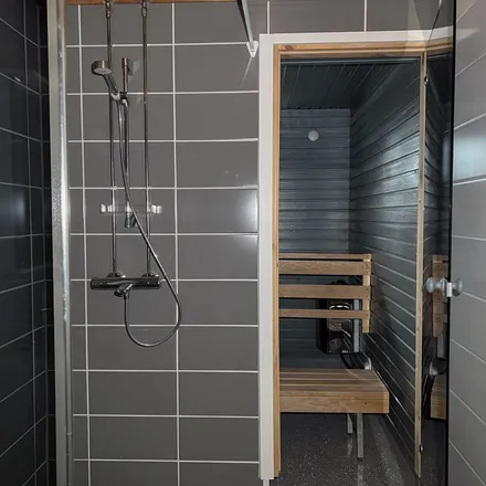 Rent this 3 bed apartment on Maanviljelijänkuja 2 in 01370 Vantaa, Finland