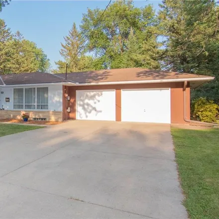 Buy this 4 bed house on 2018 Roe Crest Drive in North Mankato, MN 56003