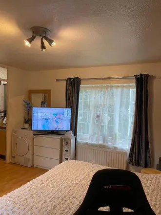 Image 5 - Somersby Close, Luton, LU1 3XB, United Kingdom - Apartment for rent