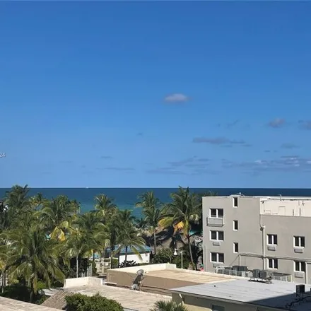 Buy this 1 bed condo on 326 Buchanan Street in Hollywood, FL 33019