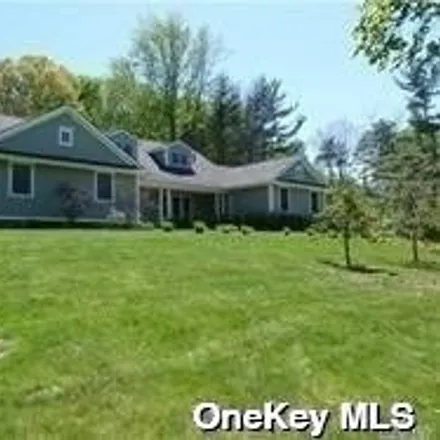 Rent this 4 bed house on 165 Circle Road in Village of Muttontown, Oyster Bay