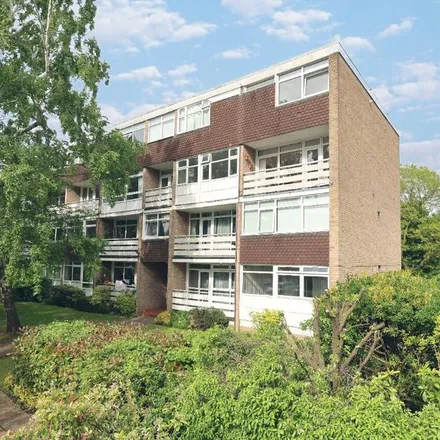 Rent this 2 bed apartment on Hillview Court in Horsell, GU22 7QN
