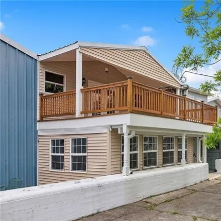 Image 1 - 211 North Roadway Street, New Orleans, LA 70124, USA - House for sale