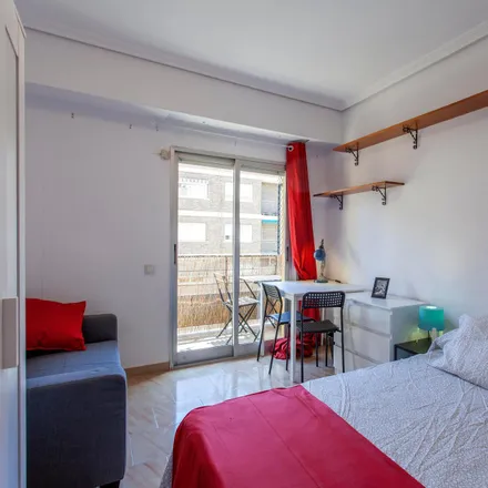 Rent this 6 bed room on Escultor J. Capuz (parell) - la Plata in Carrer de l'Escultor Josep Capuz, 46005 Valencia