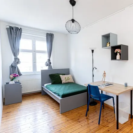 Rent this 4 bed room on Greifswalder Straße 228 in 10405 Berlin, Germany