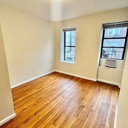 Image 2 - 107 Saint Marks Place, New York, NY 10009, USA - Apartment for rent