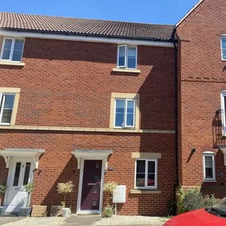 Buy this 3 bed townhouse on Second Crossing Road in Tewkesbury, GL20 7TQ