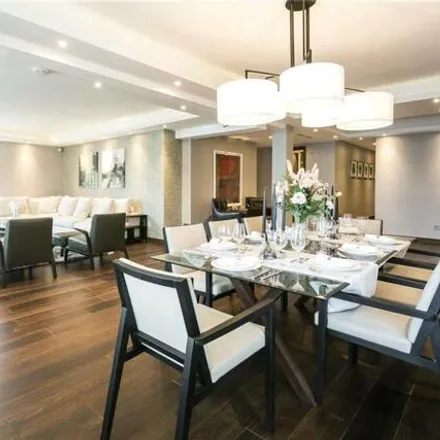 Buy this 5 bed apartment on Fursecroft in 130 George Street, London