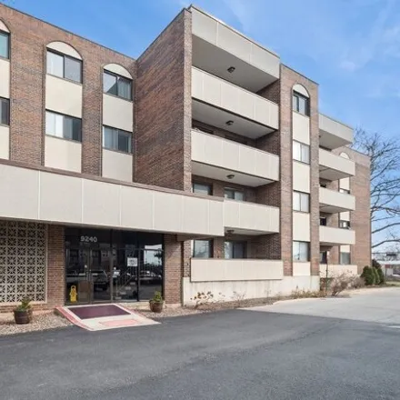 Buy this 2 bed condo on Gross Point Towers in 9240 Gross Point Road, Skokie