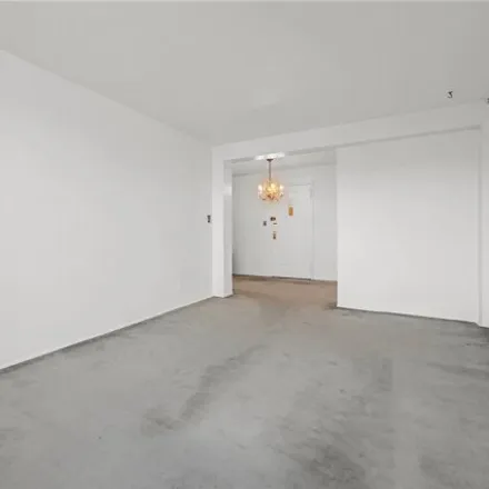 Image 4 - 141-10 25th Road, New York, NY 11354, USA - Apartment for sale