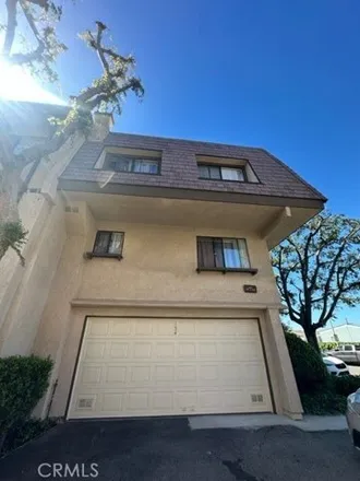 Image 2 - 9050 Vanalden Avenue, Los Angeles, CA 91324, USA - Townhouse for rent