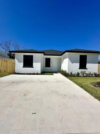 Buy this 5 bed house on 760 West 3rd Street in Riviera Beach, FL 33404
