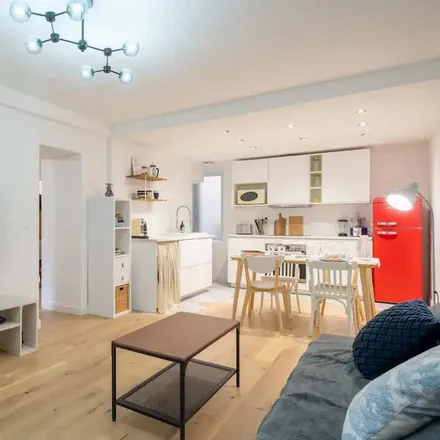 Rent this 1 bed apartment on 18 Rue de Richebourg in 44000 Nantes, France