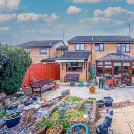 Buy this 5 bed house on 24 Willowside in Reading, RG5 4HJ
