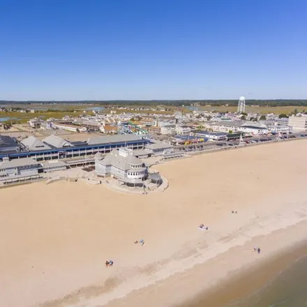 Image 3 - The Sands Resort at Hampton Beach, 32 Ashworth Avenue, Hampton, NH 03842, USA - Condo for sale
