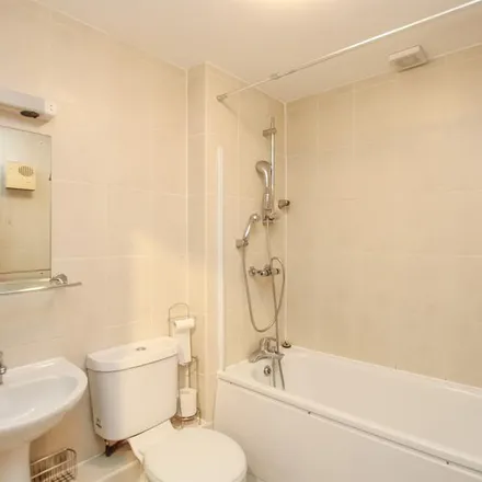 Image 4 - Minstrell Court, Wenlock Gardens, The Hyde, London, NW4 4XJ, United Kingdom - Apartment for rent