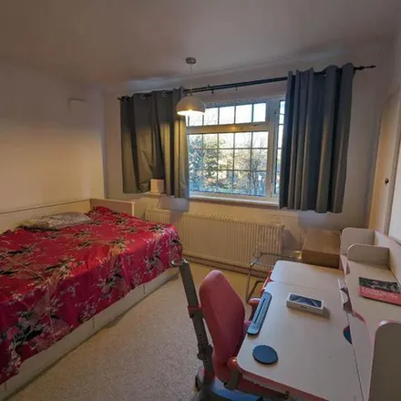Image 7 - Garrick Drive, London, NW4 1HJ, United Kingdom - Apartment for rent