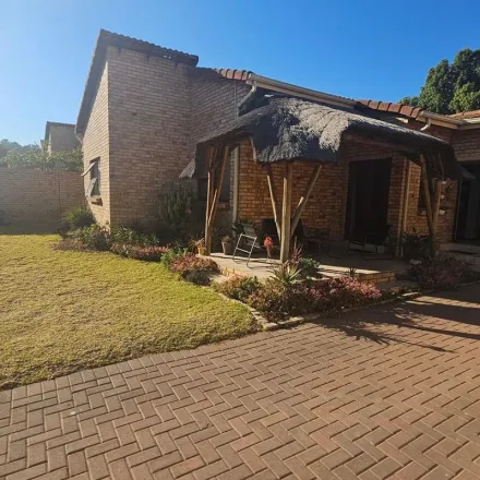 Image 6 - Willow Grove Lane, Craigavon, Randburg, 2155, South Africa - Townhouse for rent