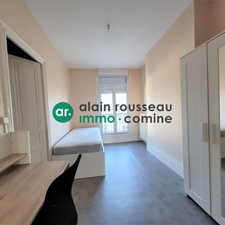 Image 3 - 2 Boulevard du Roi René, 49100 Angers, France - Apartment for rent