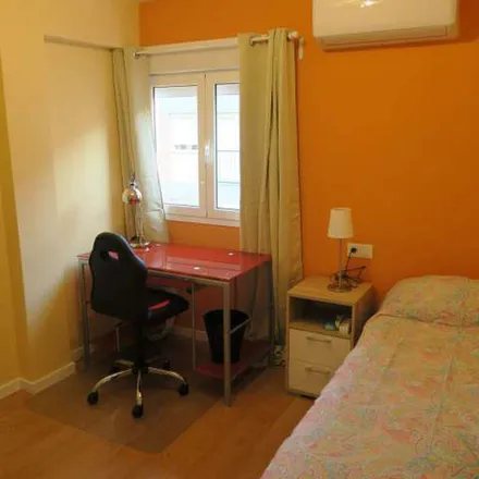 Image 3 - Dia, Calle Aracena, 41080 Seville, Spain - Apartment for rent