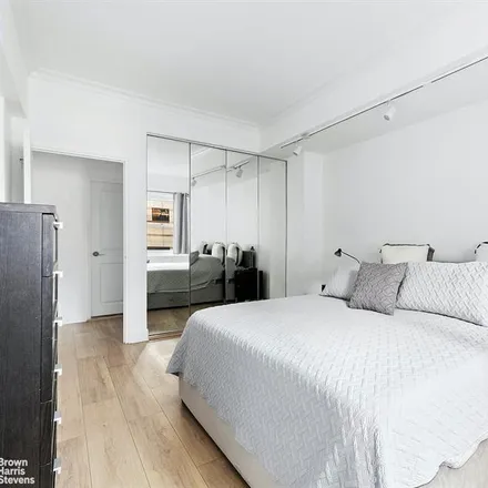 Image 5 - 165 WEST 66TH STREET 12W in New York - Apartment for sale