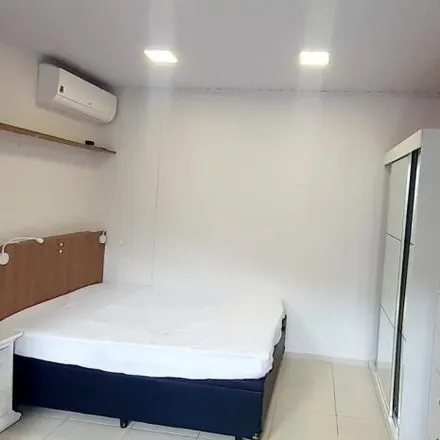 Rent this 6 bed house on Rua Major Rubens Florentino Vaz in Butantã, São Paulo - SP