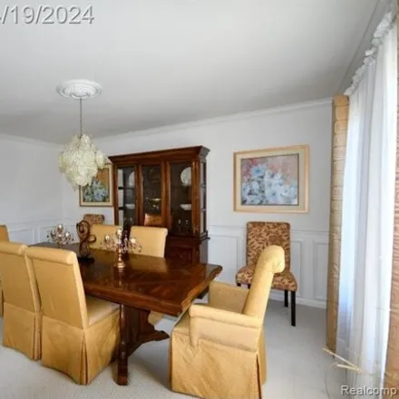 Image 9 - 2110 Coach Way Court, West Bloomfield Township, MI 48302, USA - House for sale