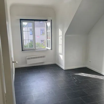 Rent this 3 bed apartment on Lange Nieuwstraat 35 in 9130 Beveren, Belgium