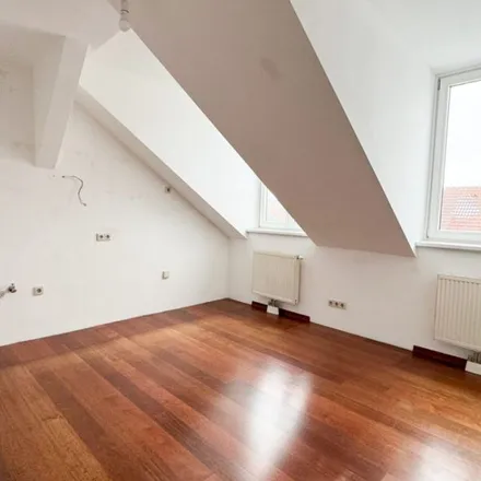 Rent this 5 bed apartment on Högelmüllergasse 6 in 1050 Vienna, Austria