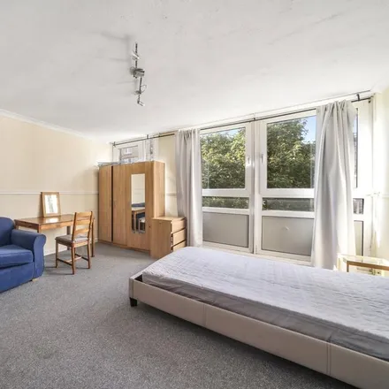 Rent this 3 bed apartment on Pangbourne in Stanhope Street, London