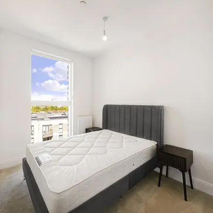 Image 9 - Aquifer House, Memorial Avenue, Slough, SL1 3NU, United Kingdom - Apartment for rent
