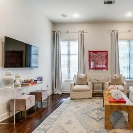 Image 3 - 3256 Carlisle Street, Dallas, TX 75204, USA - Townhouse for sale