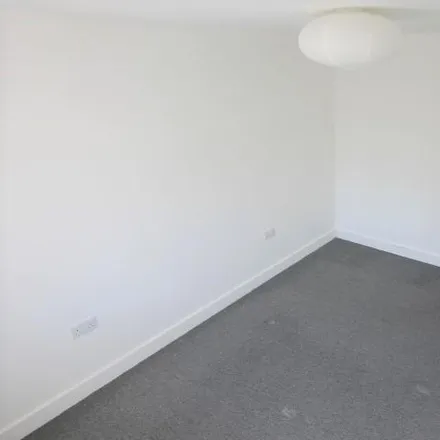 Image 7 - unnamed road, Pudsey, LS13 4FA, United Kingdom - Apartment for rent