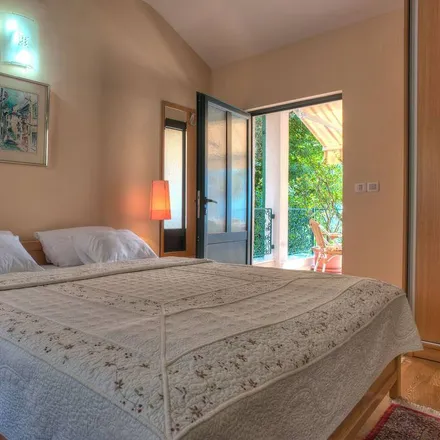 Rent this 3 bed house on 85315 Sveti Stefan