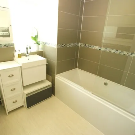 Rent this 2 bed apartment on unnamed road in London, SE26 6HG