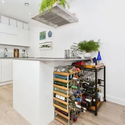 Image 2 - Cornhill House, 36 St Paul's Way, Bow Common, London, E3 4YH, United Kingdom - Apartment for sale