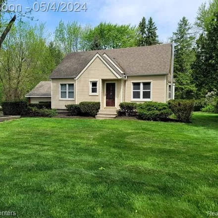 Buy this 3 bed house on 34998 Beacon Street in Livonia, MI 48150