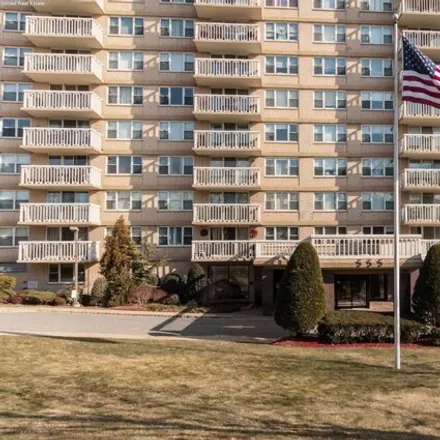 Image 1 - 555 North Ave Apt 26h, Fort Lee, New Jersey, 07024 - Apartment for sale