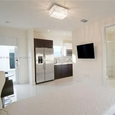 Image 5 - 6421 Northwest 104th Path, Doral, FL 33178, USA - Condo for rent