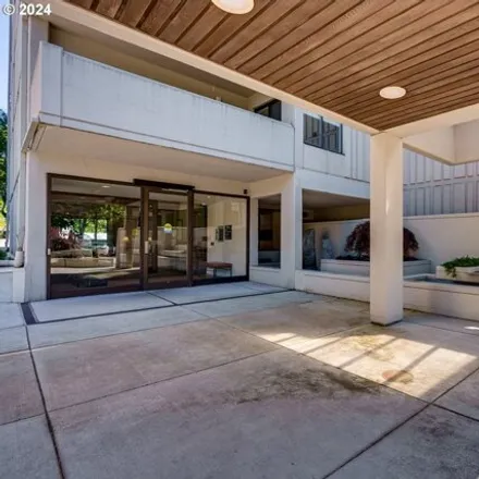 Image 2 - Madison Tower, 2309 Southwest 1st Avenue, Portland, OR 97201, USA - Condo for sale