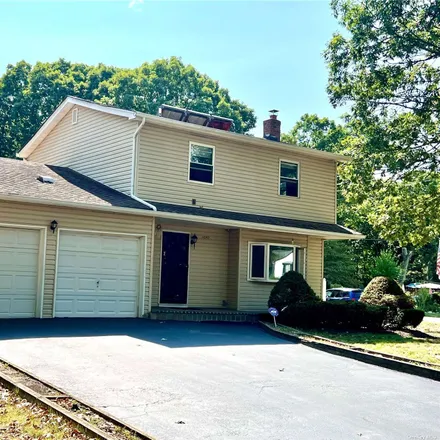 Buy this 3 bed house on 1640 Spur Drive North in Central Islip, Suffolk County