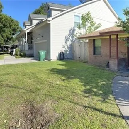 Buy this 3 bed house on 2103 Hewitt Drive in Houston, TX 77018