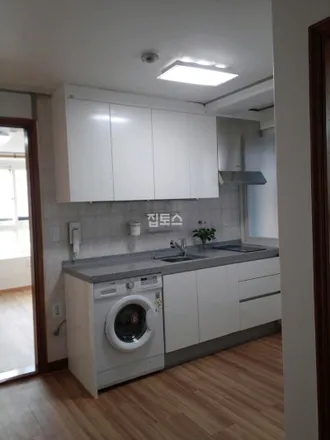 Rent this studio apartment on 서울특별시 강남구 역삼동 699-6